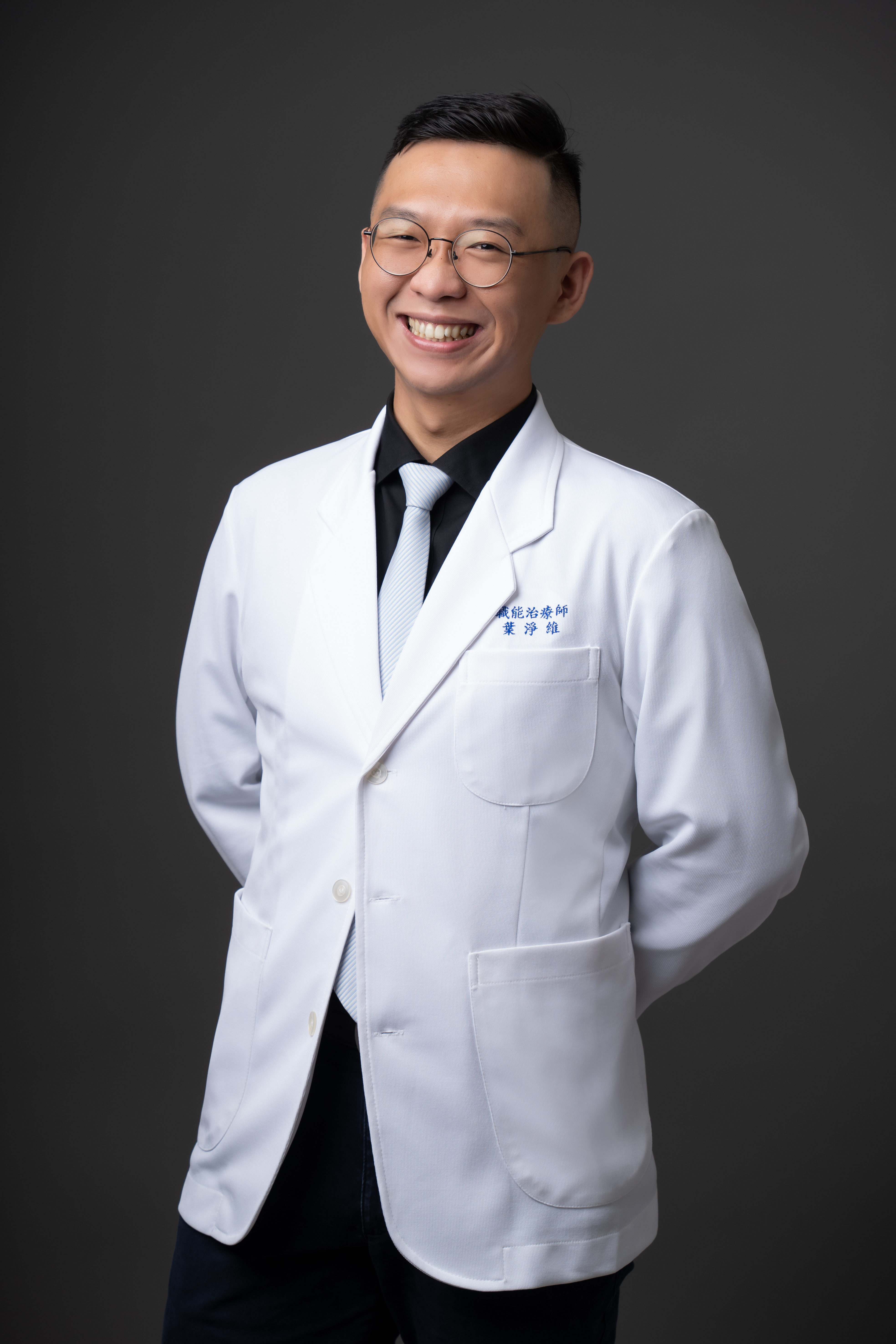 葉淨維 Matt Ye — 站姿
